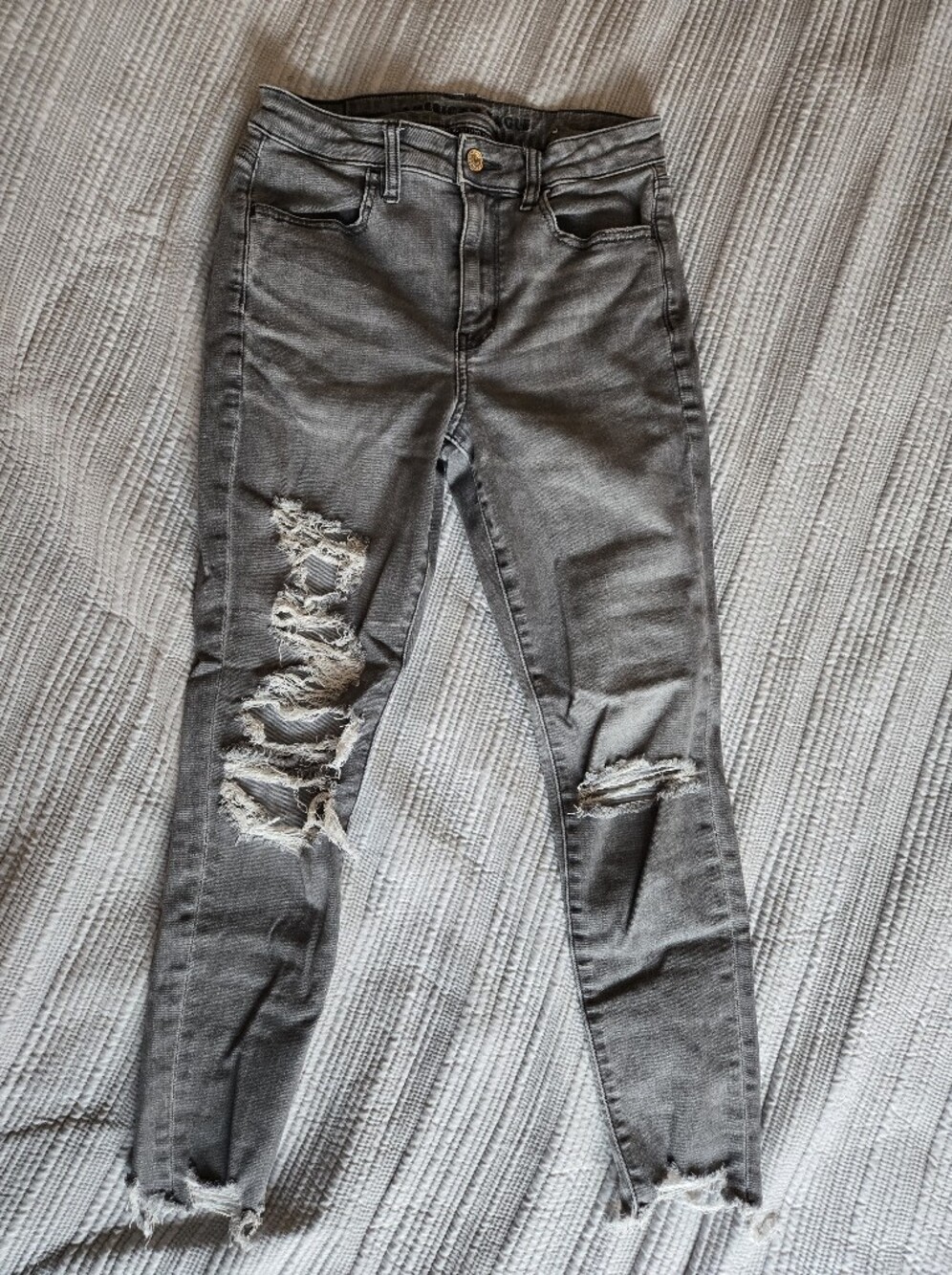 American Eagle Lightning Gray Distressed Super High-Waisted Jegging 4 Short